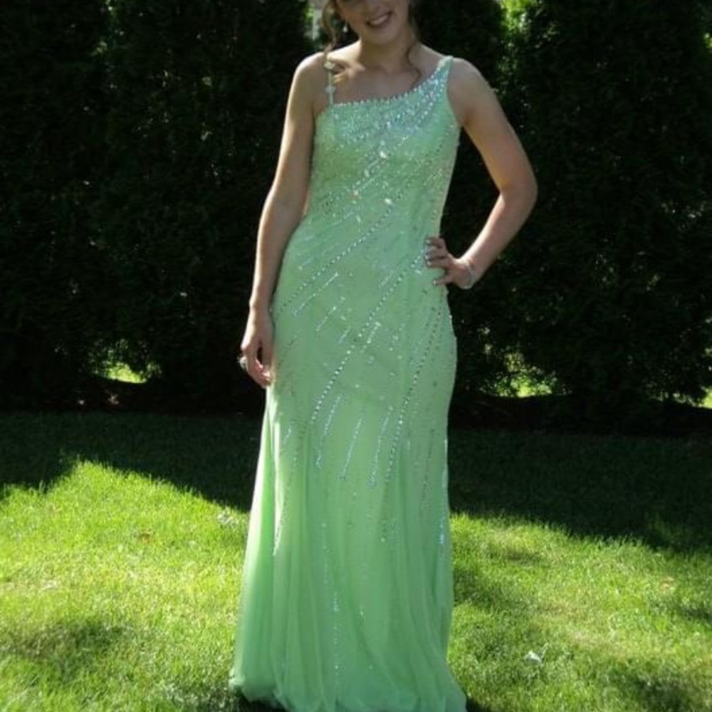 PROM DRESS - Picture 8 of 10
